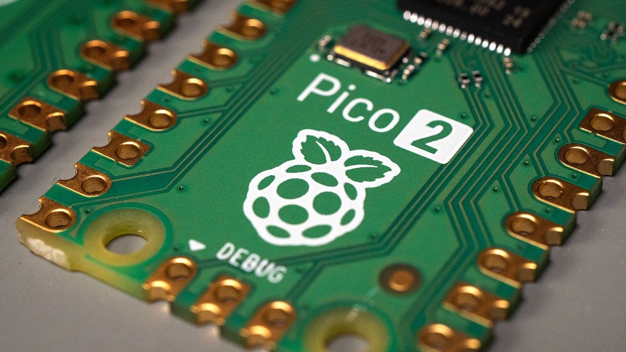 Raspberry Pi Pico 2 microcontrôleur avec nouveau processeur RP2350 et fonctionnalités de connectivité sans fil.